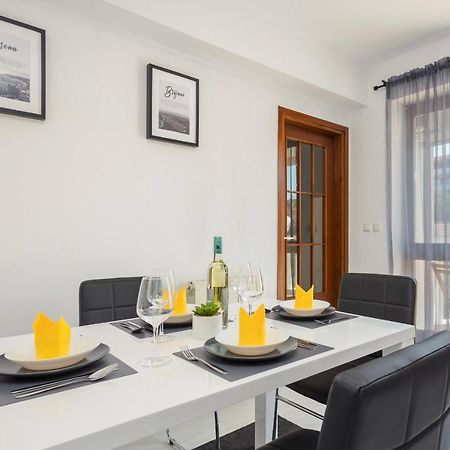 Laveruda Apartment With Balcony And Free Parking Póla Kültér fotó