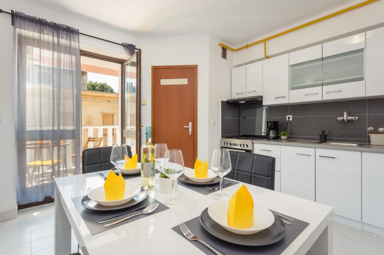 Laveruda Apartment With Balcony And Free Parking Póla Kültér fotó