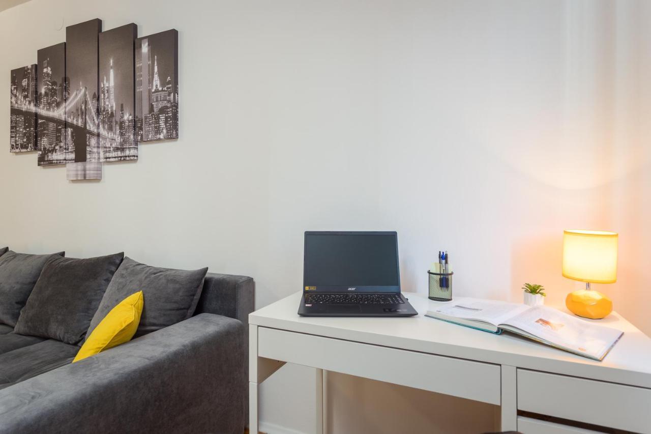 Laveruda Apartment With Balcony And Free Parking Póla Kültér fotó