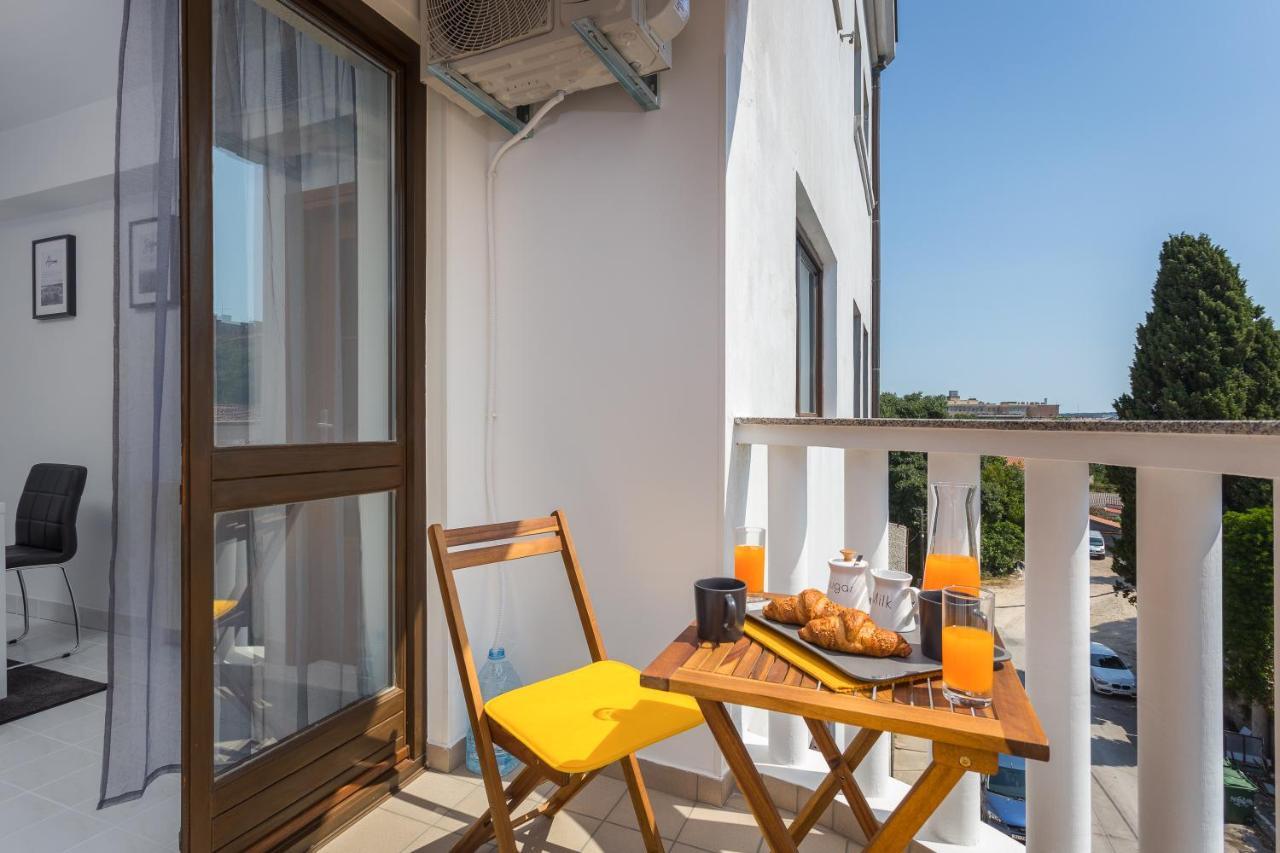 Laveruda Apartment With Balcony And Free Parking Póla Kültér fotó