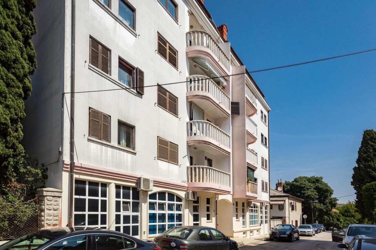 Laveruda Apartment With Balcony And Free Parking Póla Kültér fotó